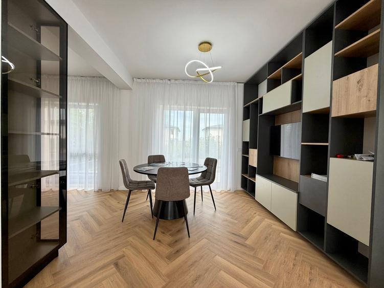 Duplex cu 4 camere cu Canalizare în Bucium