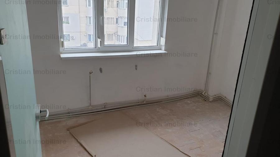 Apartament cu 4 camere decomandat în Apollo