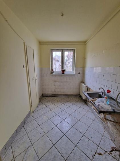 Apartament cu 3 camere semidecomandat în Ultracentral