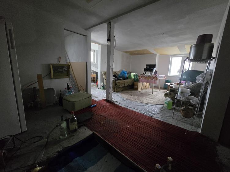 Apartament cu 5 camere decomandat în Baza 3