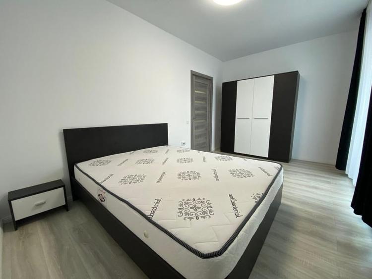 Apartament cu 3 camere semidecomandat, mobilat în Florești