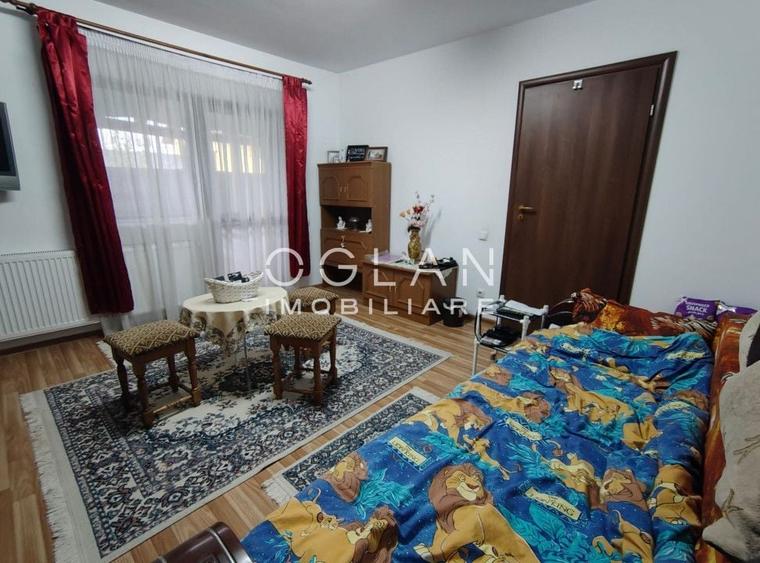 Casă individuală cu 7 camere cu Canalizare în Șelimbăr