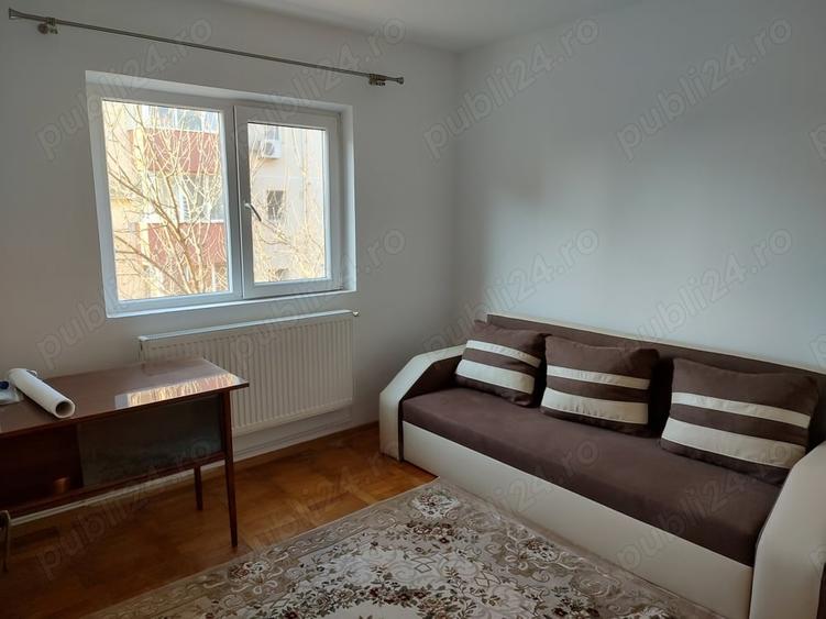 Apartament cu 4 camere decomandat în Girocului