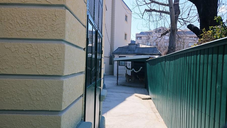 Casă individuală cu 4 camere cu Canalizare în Ultracentral
