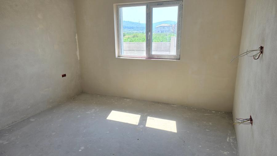 Casă individuală cu 4 camere cu Teren 501 Mp în Zăvoi