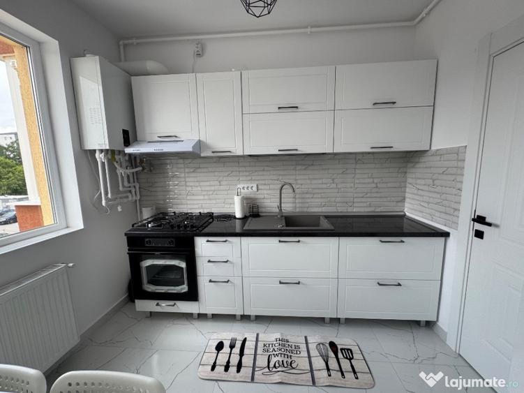 Apartament cu 3 camere decomandat, mobilat în Metalurgiei