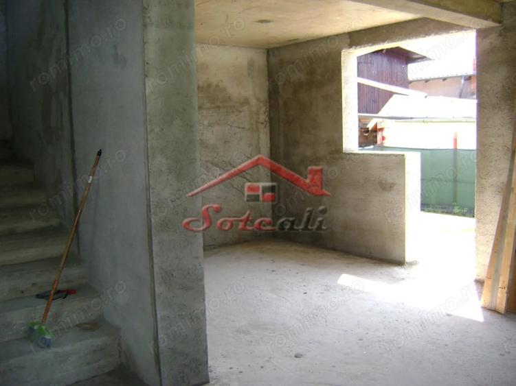 Casă cu Teren 650 Mp în Cornu