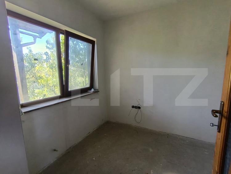 Casă individuală cu 5 camere cu Canalizare în Central