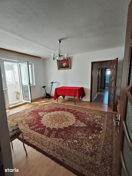 Apartament cu 3 camere decomandat în Micro 14