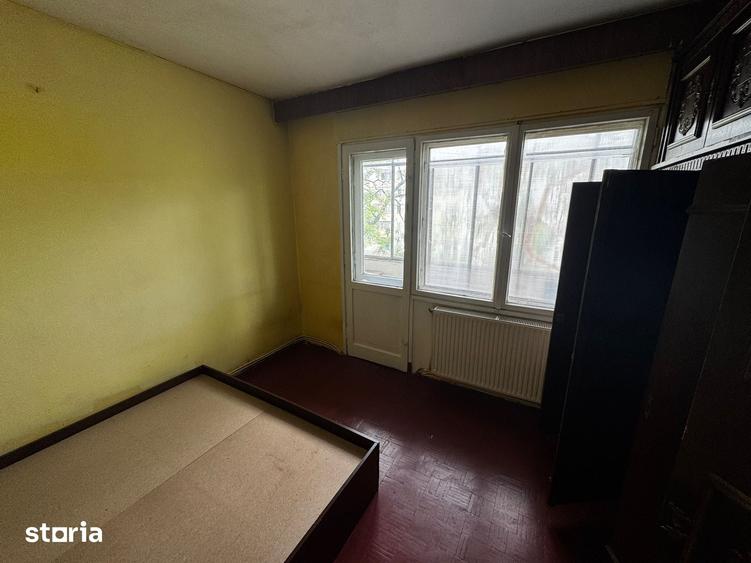 Apartament cu 3 camere în Podu Roș