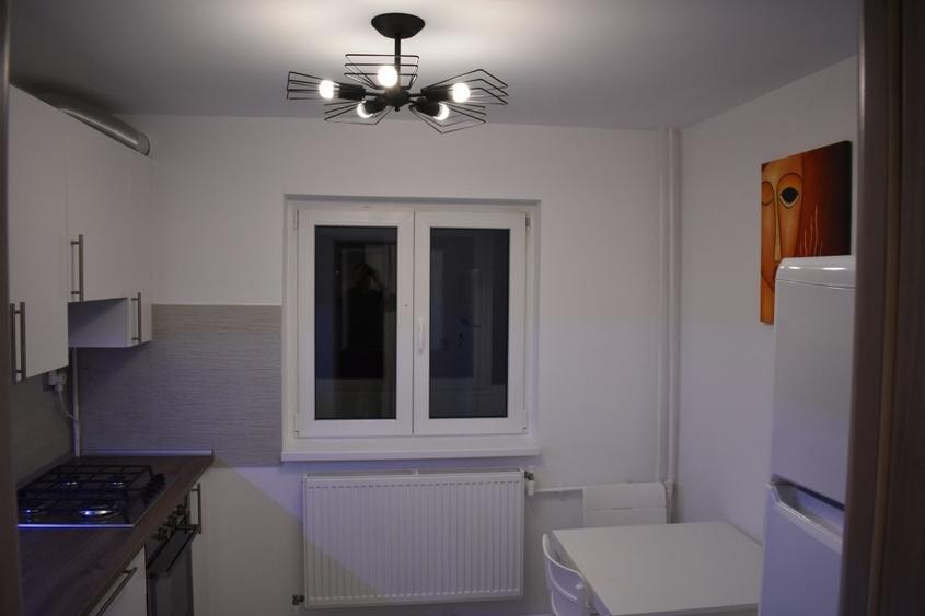 Apartament cu 2 camere decomandat în Apărătorii Patriei