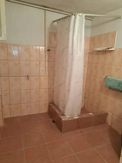 Casă cu 8 camere cu Teren 330 Mp în Central