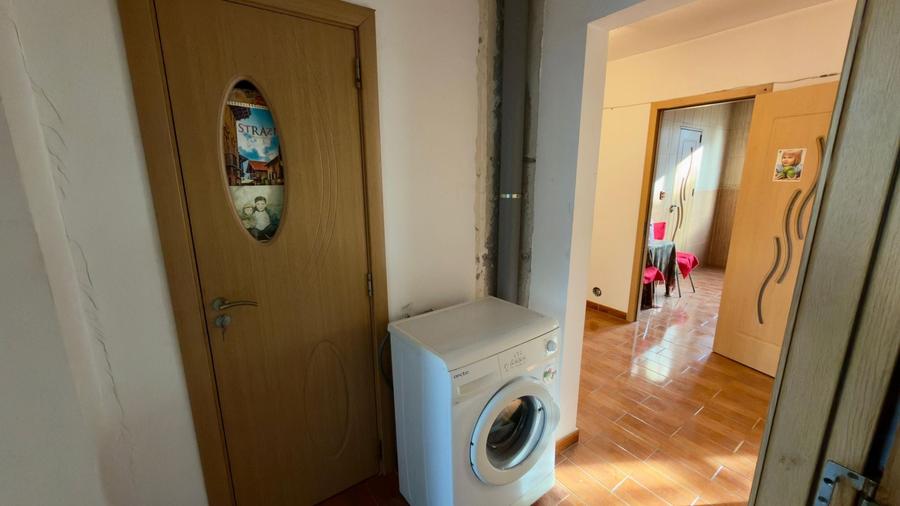 Apartament cu 3 camere decomandat în Drumul Taberei