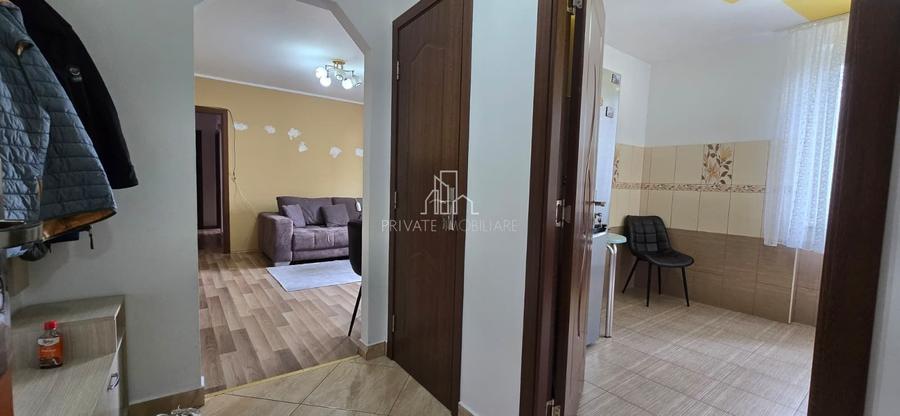 Apartament cu 3 camere decomandat în Est