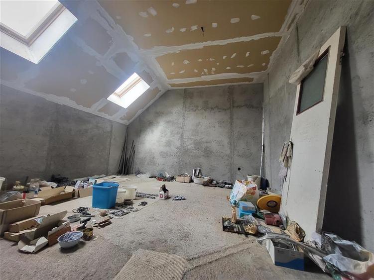 Casă cu 5 camere cu Teren 522 Mp în Sântandrei