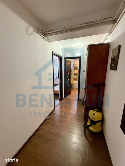 Apartament cu 3 camere decomandat în Craiovița Nouă