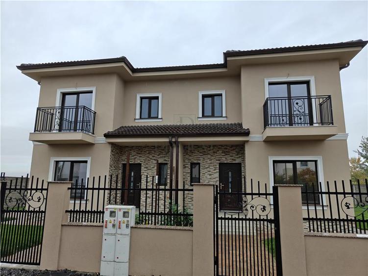 Duplex cu 5 camere cu Canalizare în Moșnița Nouă