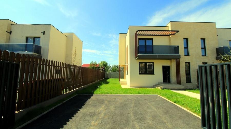 Casă individuală cu 4 camere cu Canalizare în Berceni
