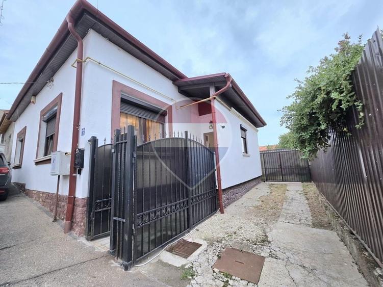 Casă individuală cu 2 camere cu Teren 90 Mp în Central