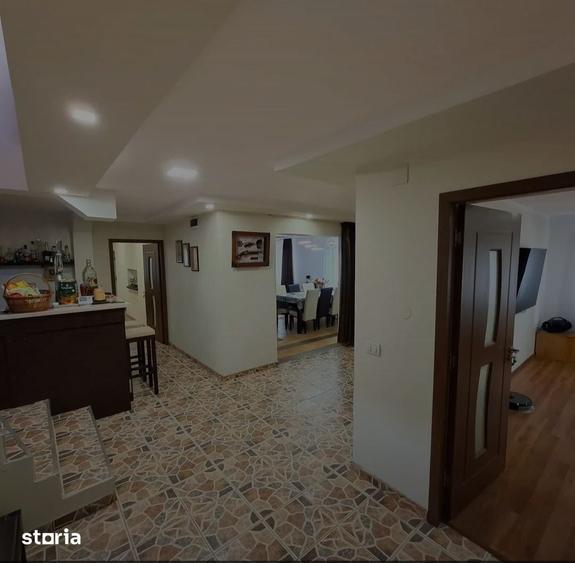 Casă cu 7 camere cu Teren 960 Mp în Câmpineanca