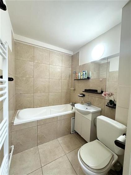 Apartament cu 2 camere decomandat, mobilat în Republica