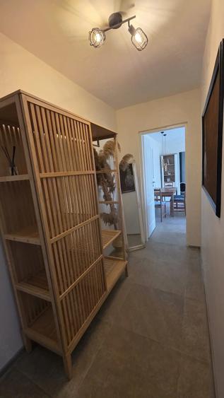 Apartament cu 3 camere decomandat, mobilat în Buziașului