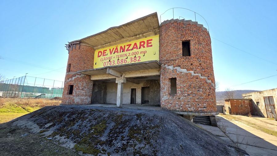 Birou, de 1,200 mp, în Nord