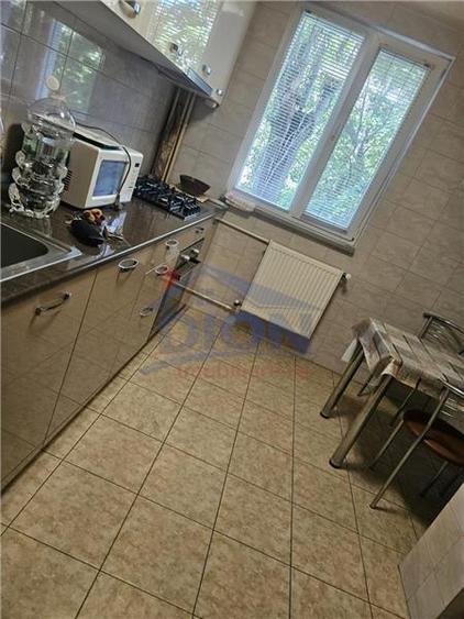 Apartament cu 3 camere decomandat în Drumul Taberei
