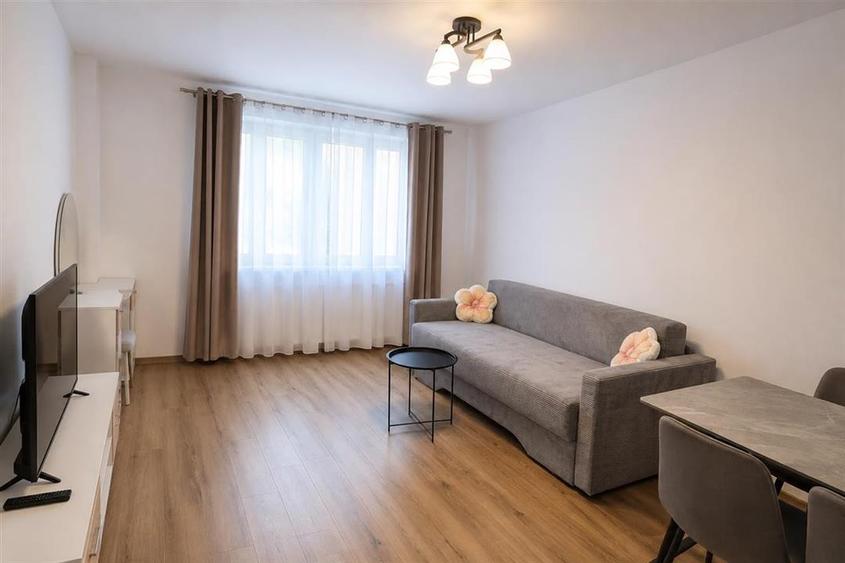 Apartament 3 camere cu balcon zona Strand - 1