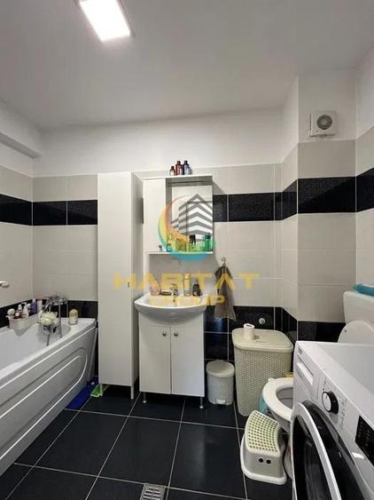 Apartament cu 3 camere decomandat, mobilat în Central