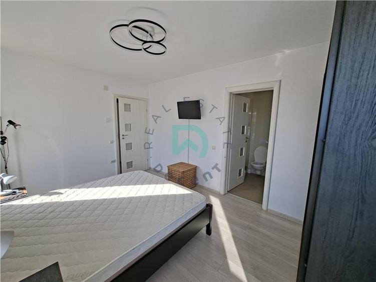 Apartament cu 4 camere decomandat în Tractorul