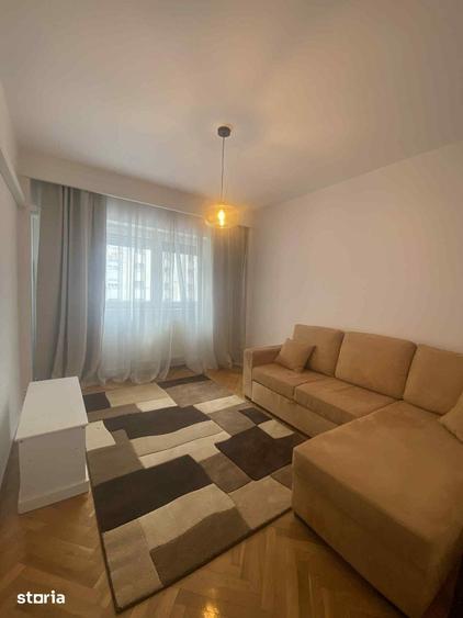 Apartament cu 4 camere decomandat în Soarelui