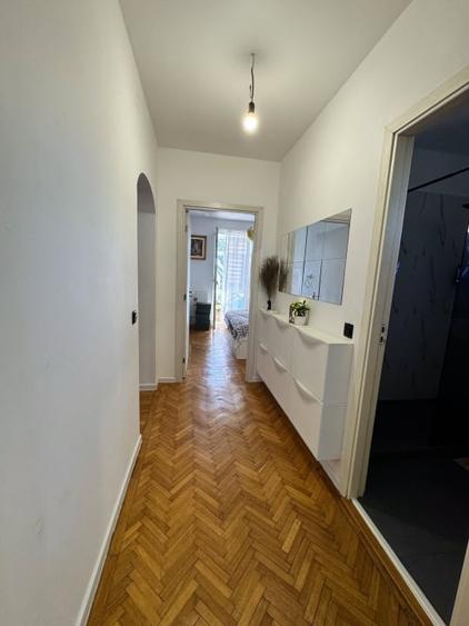 Apartament cu 3 camere decomandat, mobilat în Calea București