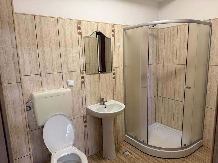 Apartament cu 3 camere decomandat, mobilat în Vasile Aaron