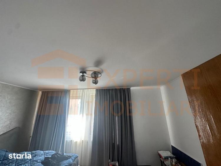 Casă cu 10 camere cu Teren 1000 Mp în Km 4