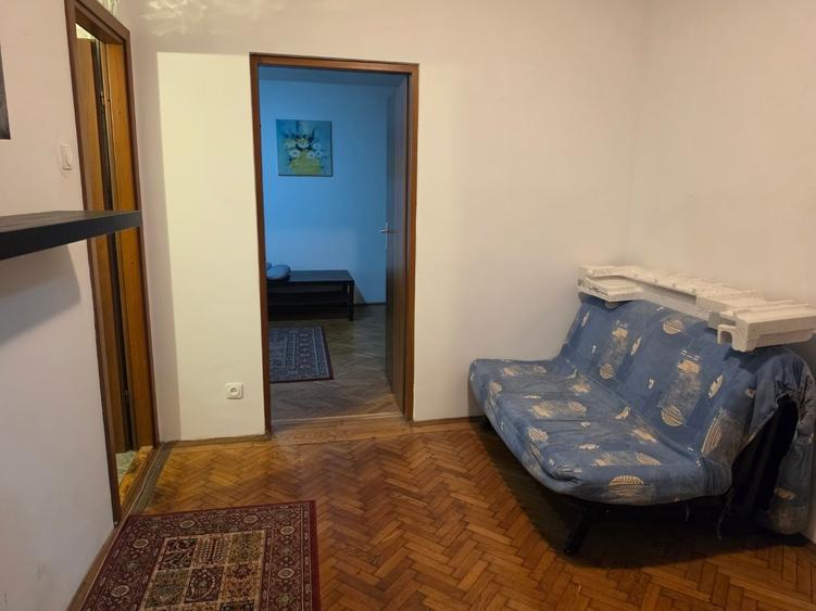 Garsonieră decomandată în Baba Novac