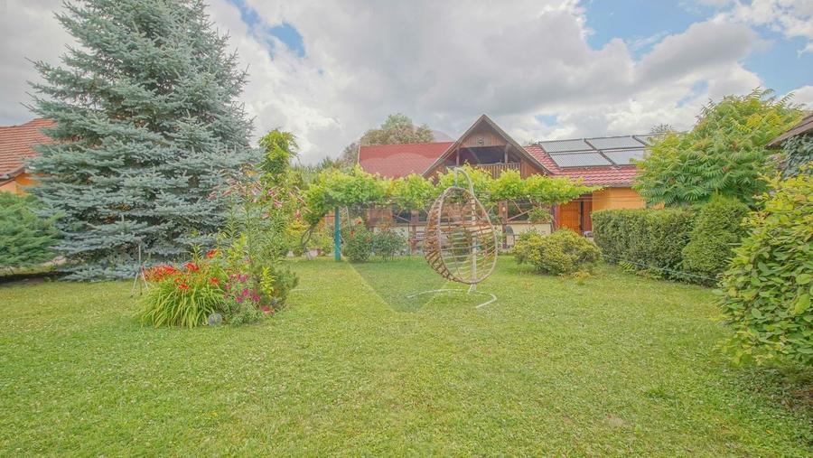 Casă individuală cu 7 camere cu Teren 800 Mp în Purcăreni
