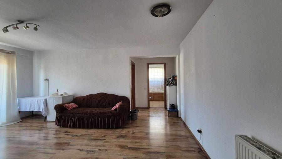 Apartament cu 2 camere decomandat în Florești