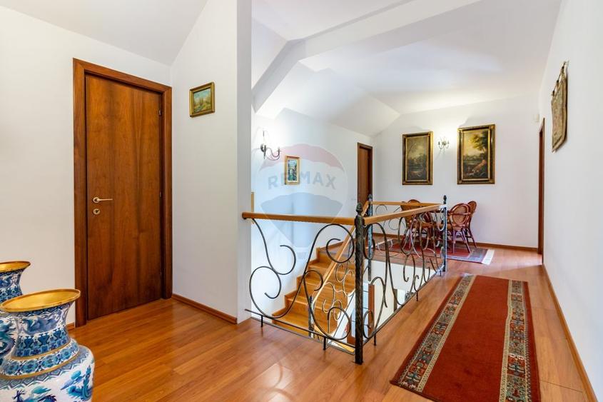 Casă individuală cu 5 camere cu Teren 801 Mp în Tamași