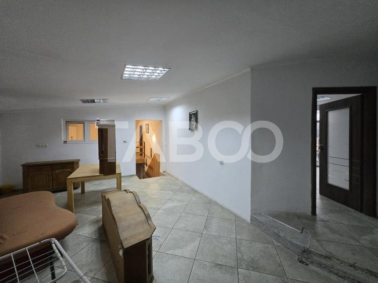 Apartament cu 4 camere decomandat, mobilat în Slimnic