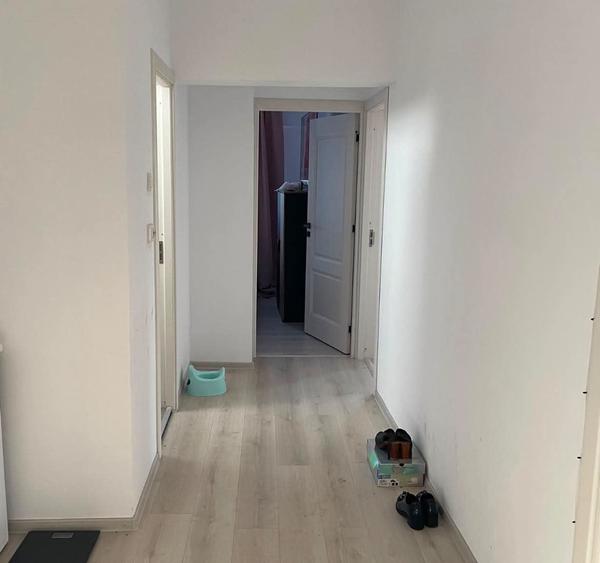 Apartament cu 3 camere decomandat în Basarabia
