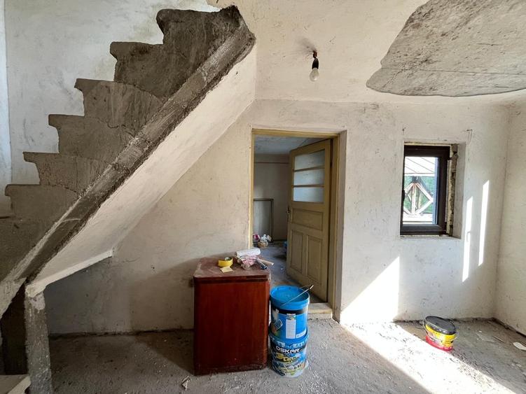 Casă cu 6 camere cu Teren 678 Mp în Central