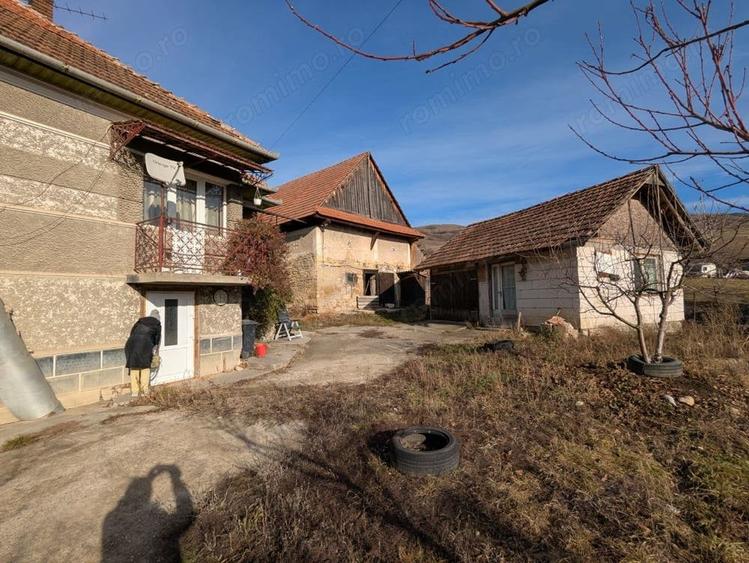 Casă cu 4 camere cu Teren 957 Mp în Mera