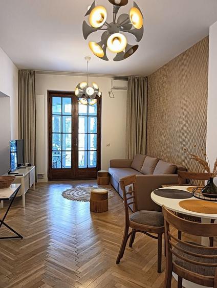 Apartament cu 3 camere decomandat, mobilat în Barbu Văcărescu