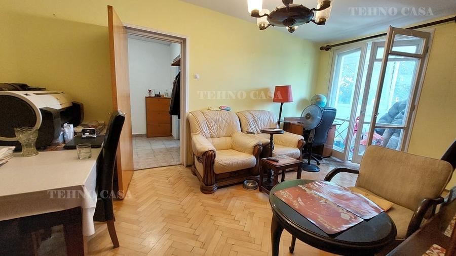 Apartament cu 4 camere semidecomandat în Titan