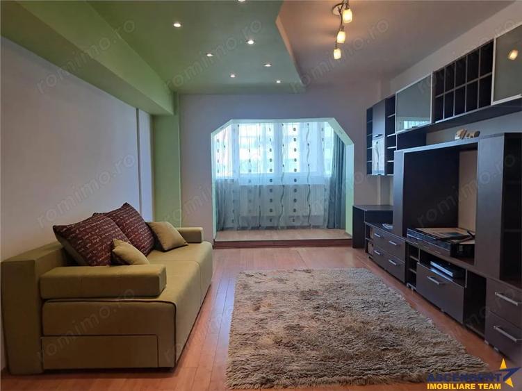 Apartament cu 3 camere decomandat, mobilat în Lenin