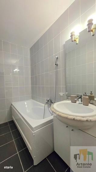 Apartament cu 3 camere decomandat, mobilat în Vitan