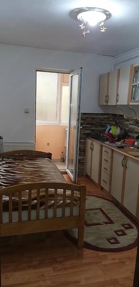 Garsonieră decomandată în Drăgășani