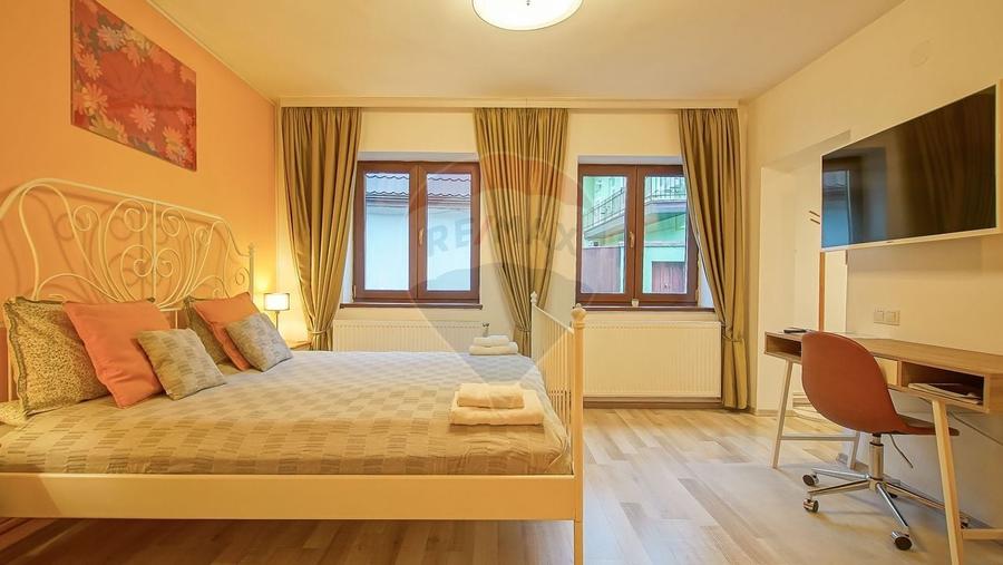 Casă individuală cu 7 camere cu Teren 142 Mp în Centrul Istoric