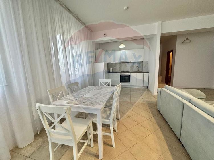 Apartament cu 3 camere decomandat, mobilat în Central